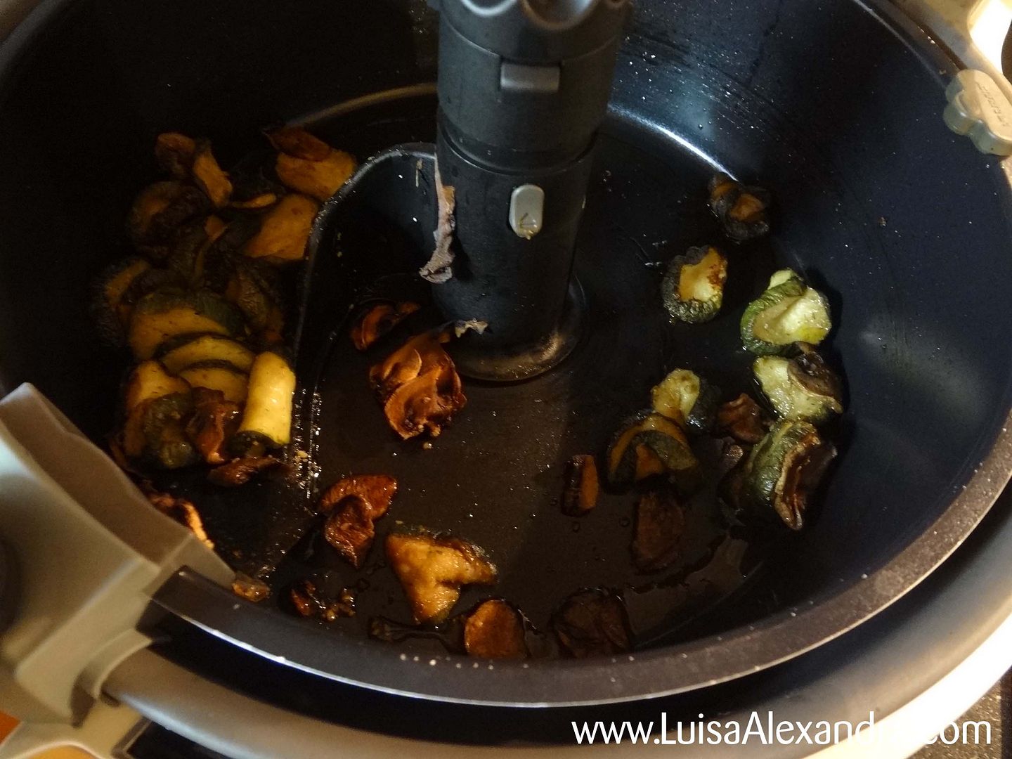 Folhados de Massa Filo Recheados com Salteado de Cogumelos e Courgette photo file-1010.jpg