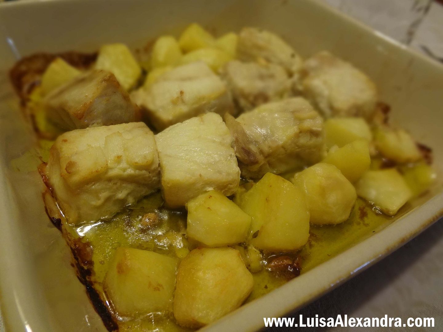Perca no Forno com Batatinhas em Azeite, Alho e Tomilho-Lim photo file-1030.jpg