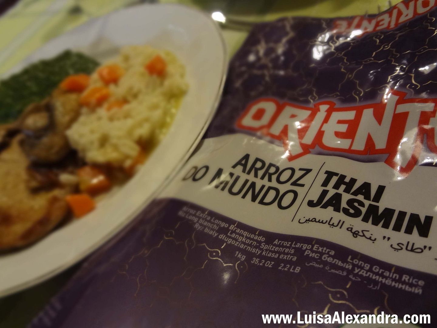 Arroz Thai Jasmin com Cenoura Acompanhado com Costeletas de Porco com Cogumelos Frescos e Esparregado photo file-1705.jpg