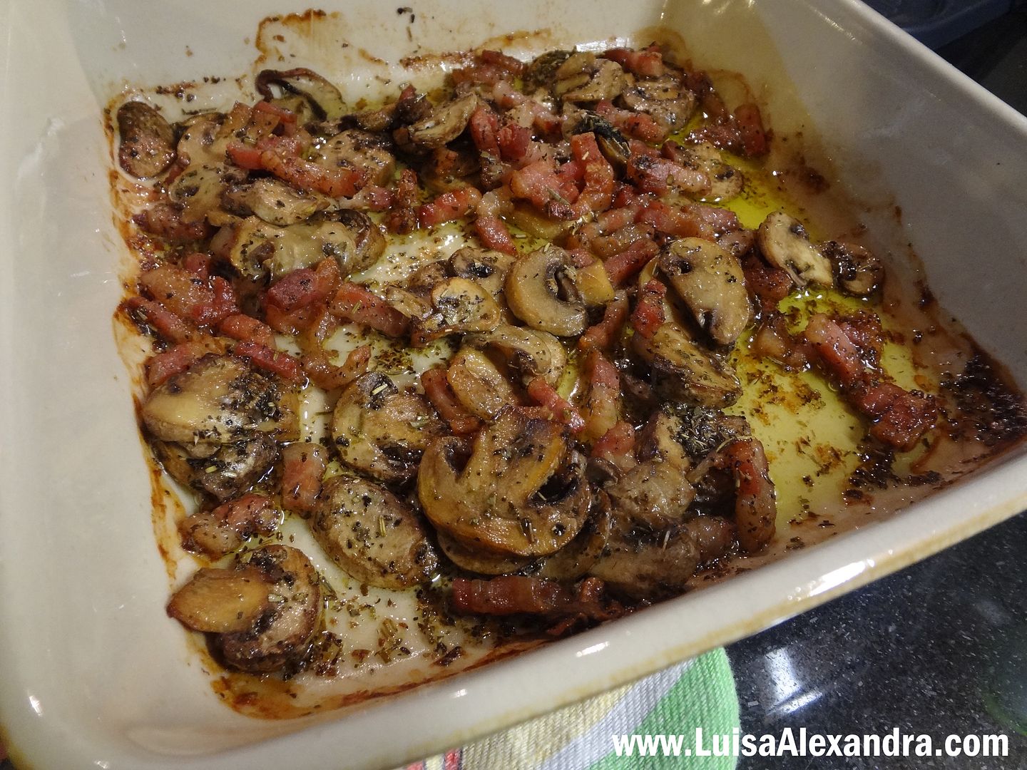 Folhado de Carne e Queijo em Massa Filo com Cogumelos e Bacon envoltos em Esparguete photo DSC09016.jpg