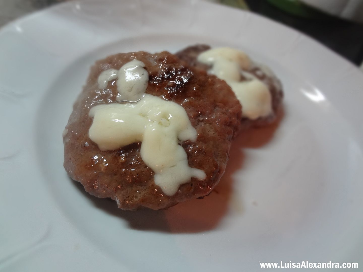 Hamburgueres com Queijo Limiano photo DSC01773.jpg
