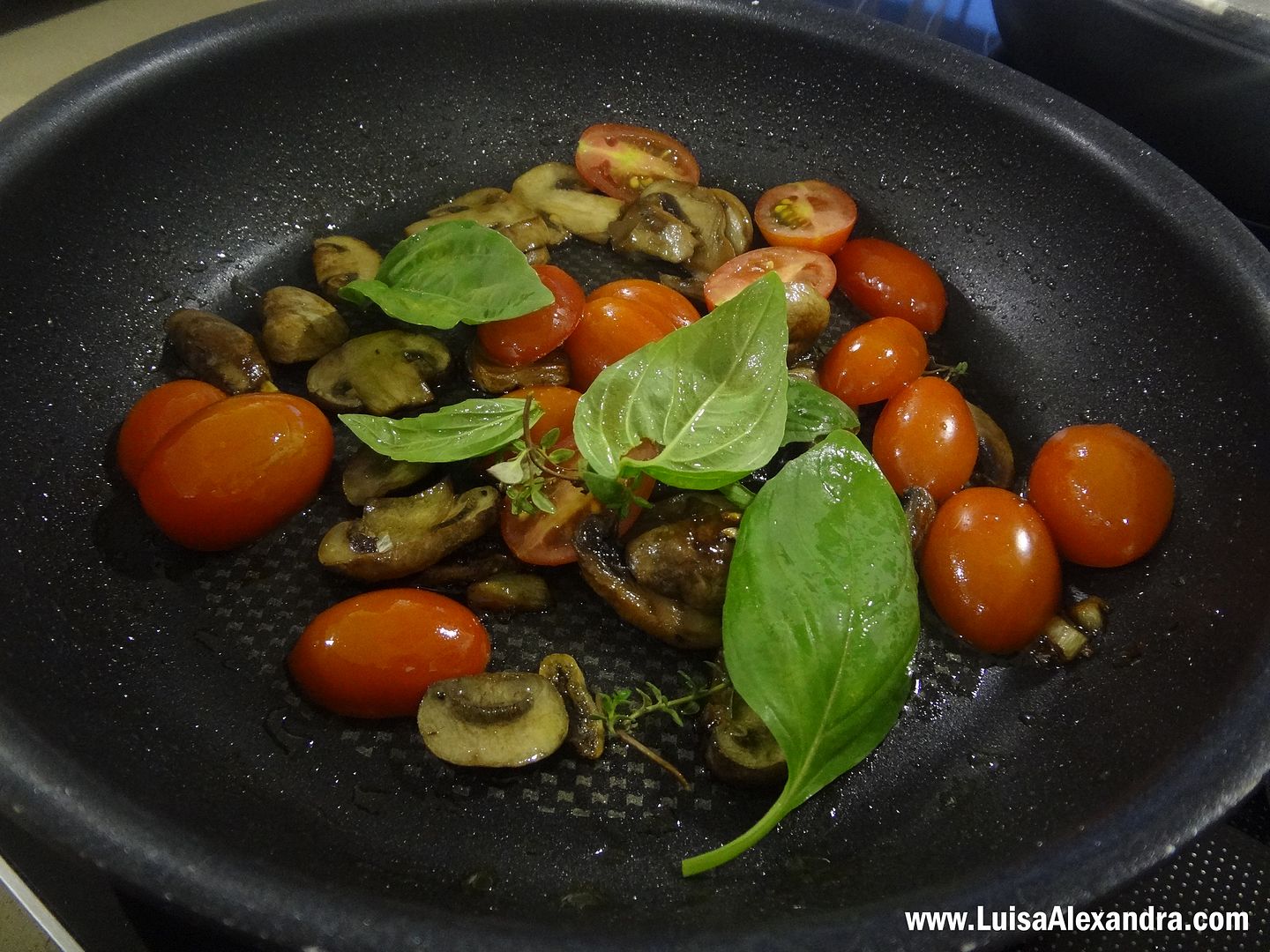 Cogumelos Salteados com Tomate, mangericao e Esparguete photo DSC02933.jpg