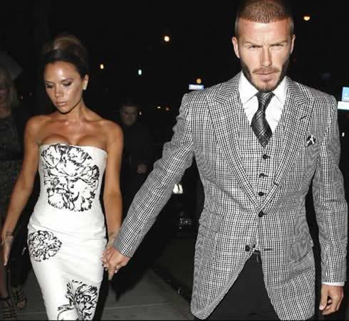 Personales ~ David y Victoria Beckham entrando al restaurante para celebrar el 33 cumpleaños de David Beckham Pictures, Images and Photos