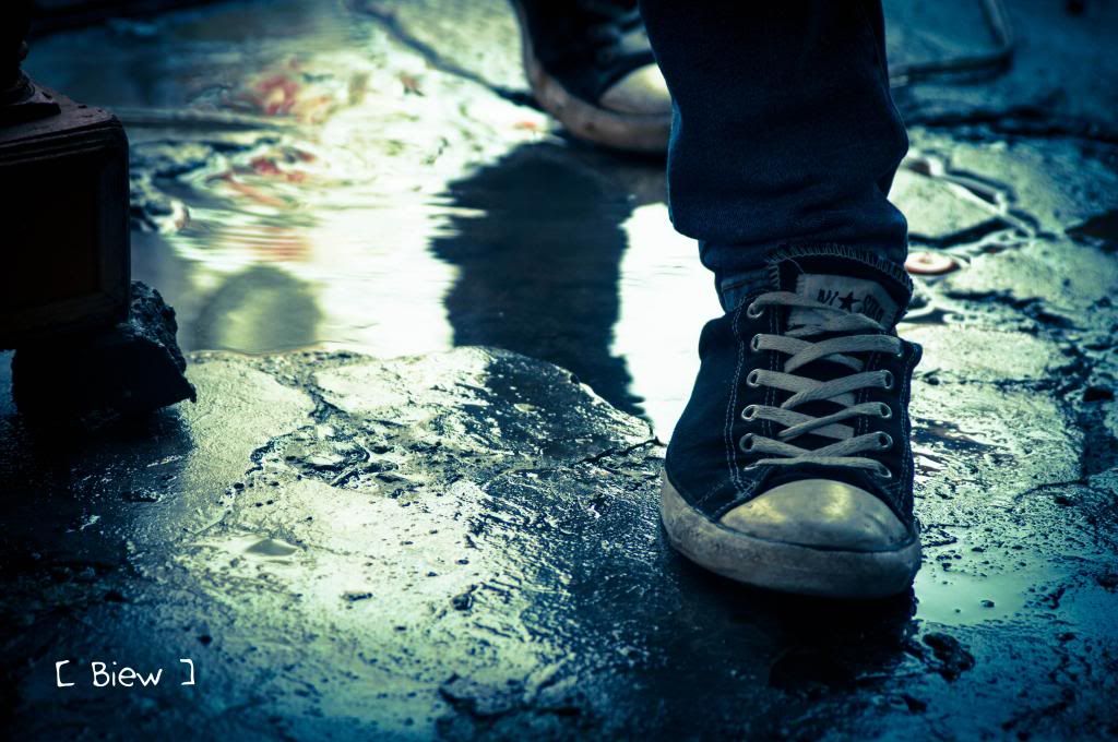 i228.photobucket.com/albums/ee167/ato_alone/stillwalkinrainy_zps04530639.jpg