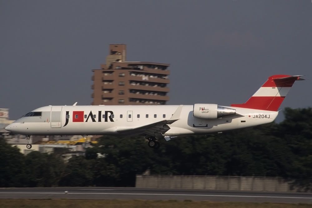 http://i228.photobucket.com/albums/ee182/civilspotter/CRJ100JA204JJ-Air.jpg