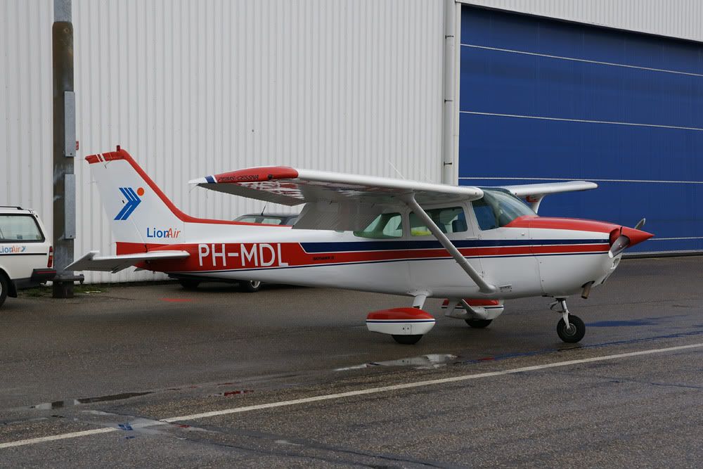 http://i228.photobucket.com/albums/ee182/civilspotter/CessnaPH-MDLLionAir.jpg
