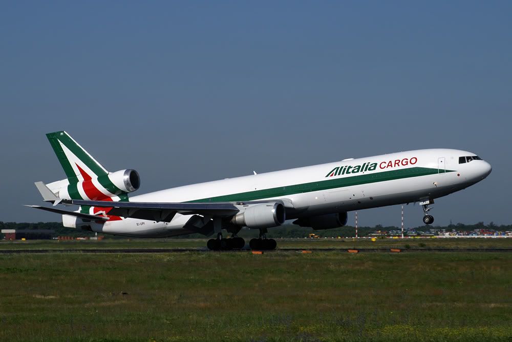 http://i228.photobucket.com/albums/ee182/civilspotter/DC10/MD11AlitaliaCargo.jpg