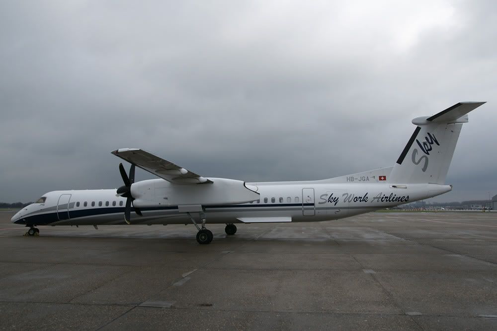 http://i228.photobucket.com/albums/ee182/civilspotter/DHC8-400HB-JGASkyworks.jpg