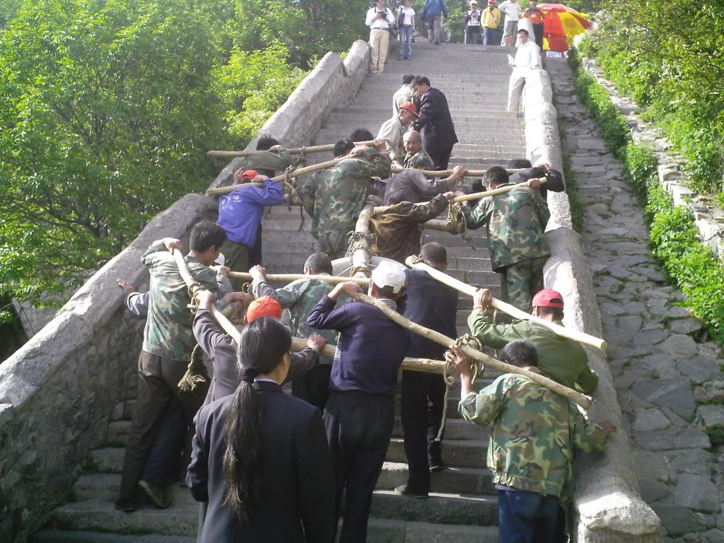 石头是这样抬上山的,地方风味