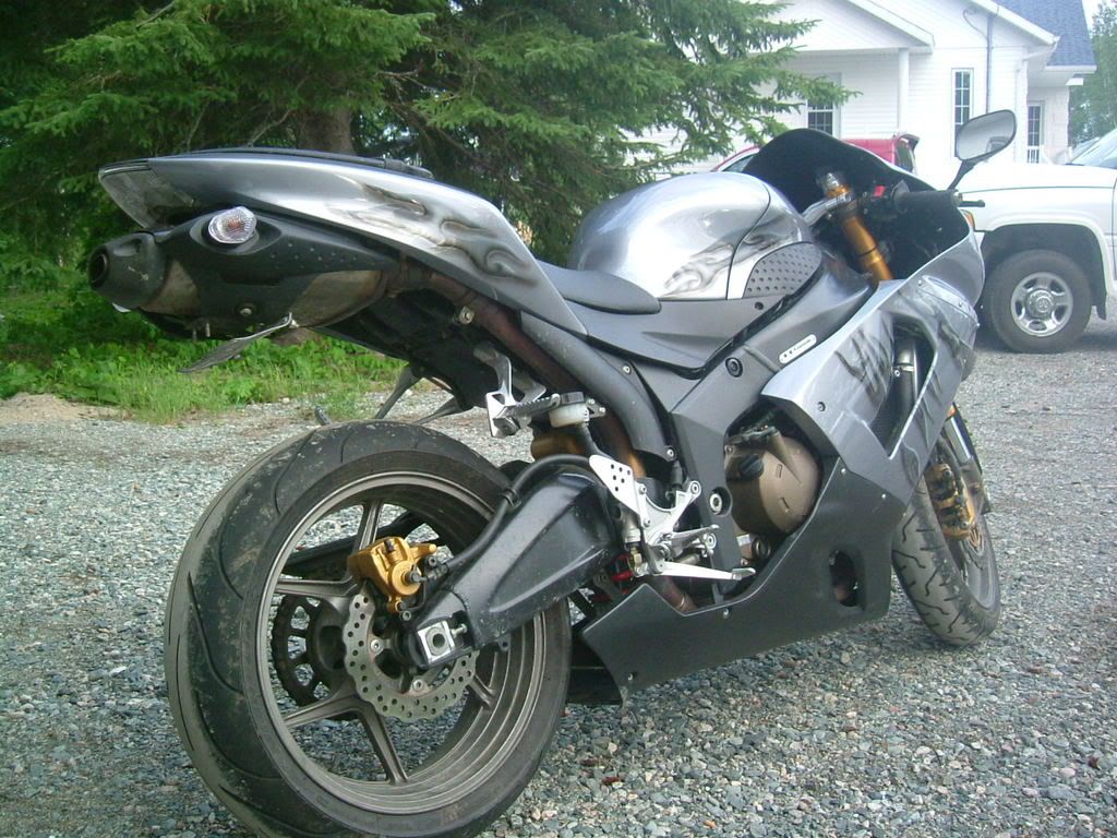 http://i228.photobucket.com/albums/ee28/yanhks/zx6r20054.jpg