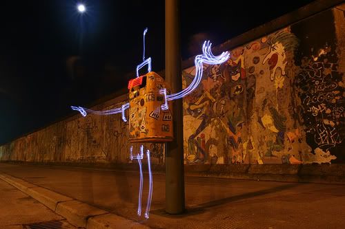 AussiE-media : The Pioneers of Light Graffiti 