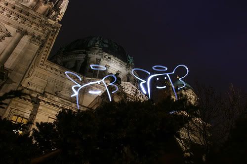 AussiE-media : The Pioneers of Light Graffiti 