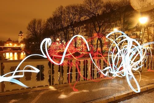 AussiE-media : The Pioneers of Light Graffiti 