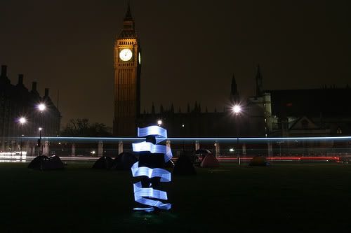 AussiE-media : The Pioneers of Light Graffiti 