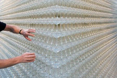 AussiE-media : Largest Champagne Fountain