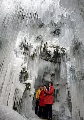 AussiE-media : frozen waterfalls