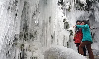 AussiE-media : frozen waterfalls