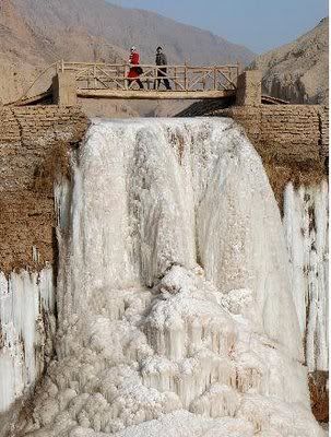 AussiE-media : frozen waterfalls