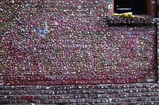 AussiE-media : bubble gum walls