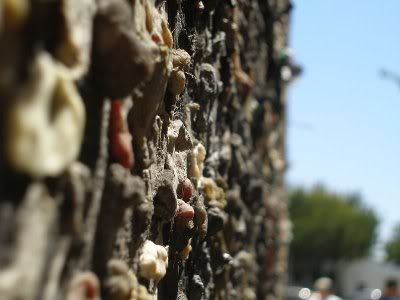 AussiE-media : bubble gum walls