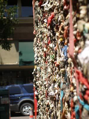 AussiE-media : bubble gum walls