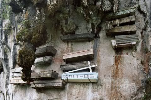 AussiE-media : Cemetery on a Cliff