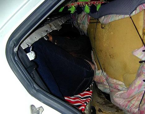 AussiE-media : immigrants stuffed into car seats