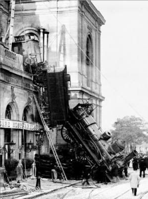 AussiE-media : train accident at the Montparnasse station