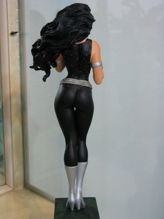 Donna Troy using She Dragon statues - Statue Forum